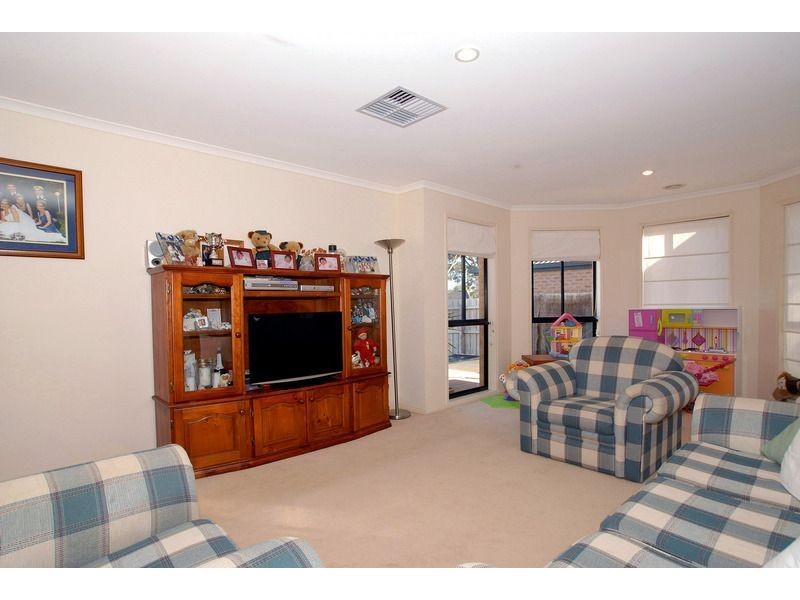 3 Windsor Grange Court, Skye VIC 3977