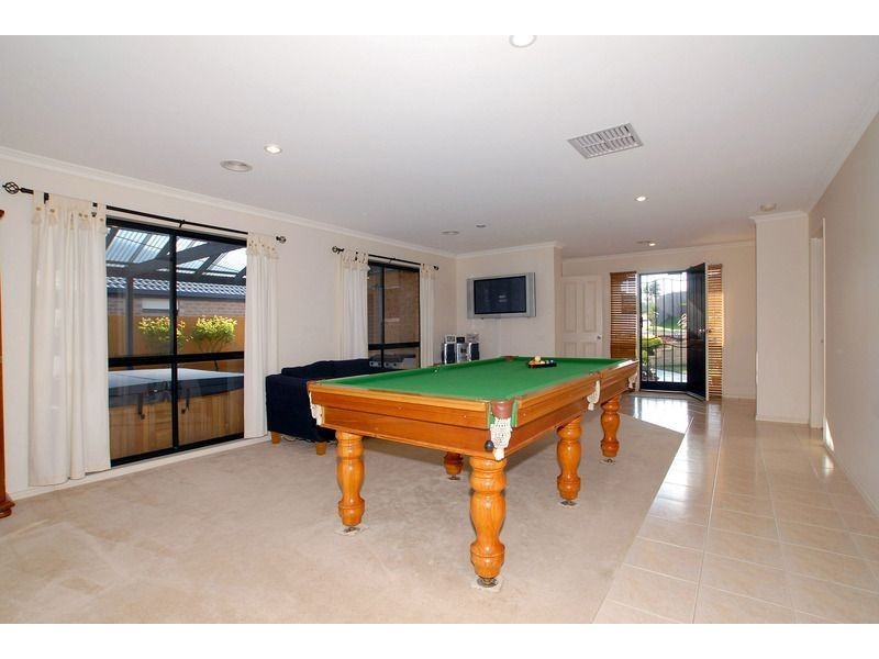 3 Windsor Grange Court, Skye VIC 3977