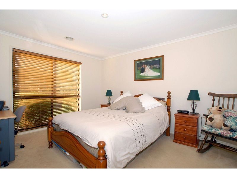3 Windsor Grange Court, Skye VIC 3977