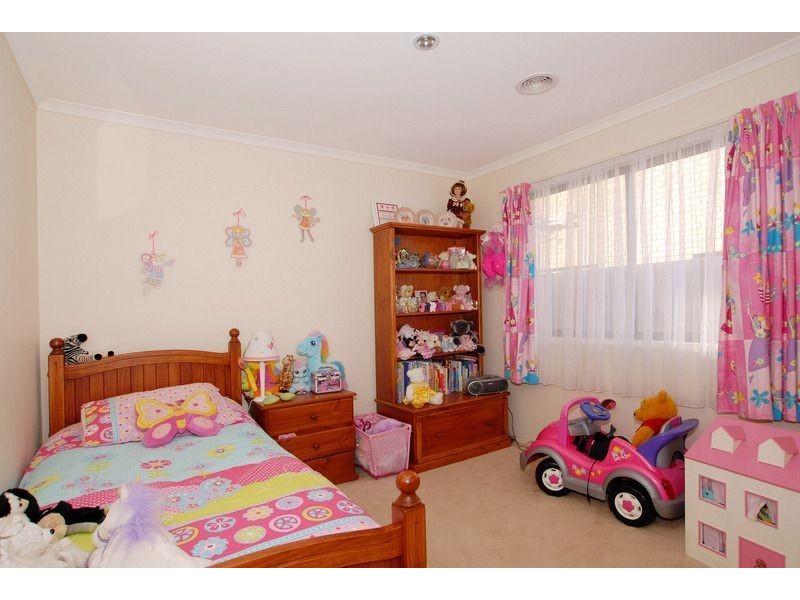 3 Windsor Grange Court, Skye VIC 3977