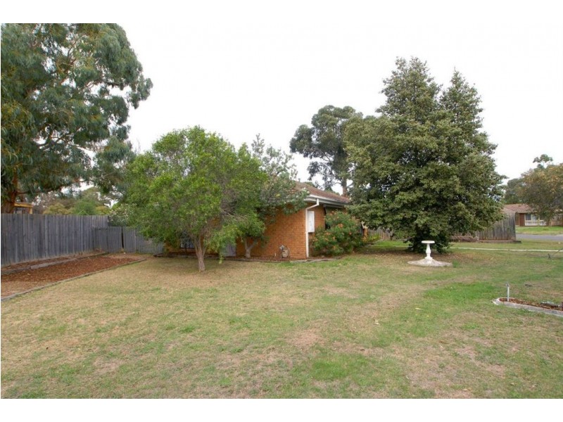 18 Whimbrel Crescent, Carrum Downs VIC 3201