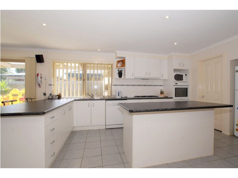 26 Venezia Way, Skye VIC 3977