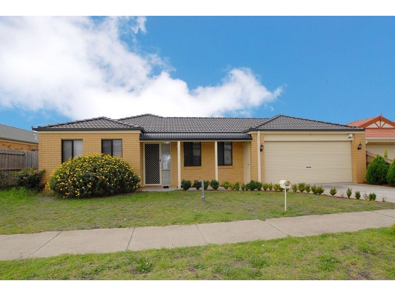 43 Delatite Way, Skye VIC 3977