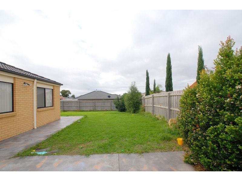 43 Delatite Way, Skye VIC 3977