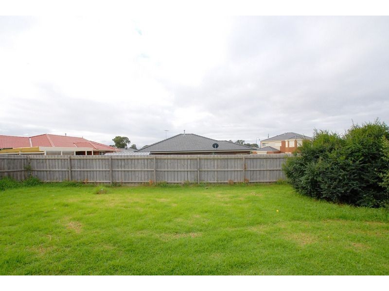 43 Delatite Way, Skye VIC 3977