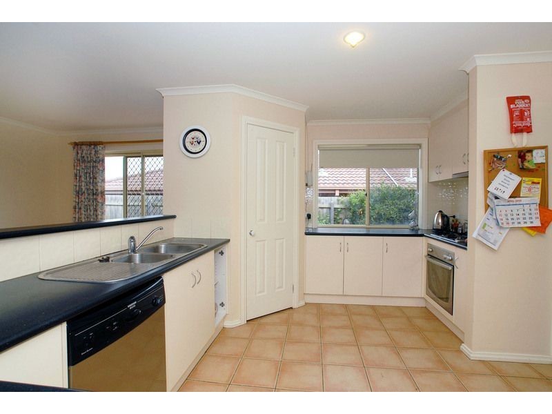 11 Veronica Drive, Skye VIC 3977