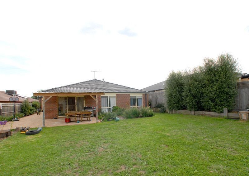 11 Veronica Drive, Skye VIC 3977