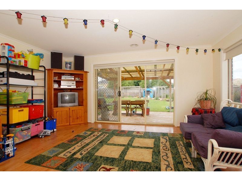 11 Veronica Drive, Skye VIC 3977