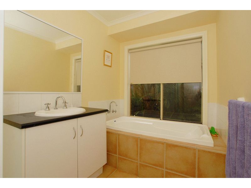 11 Veronica Drive, Skye VIC 3977