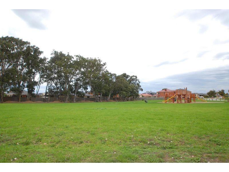 33 Balinga Drive, Skye VIC 3977