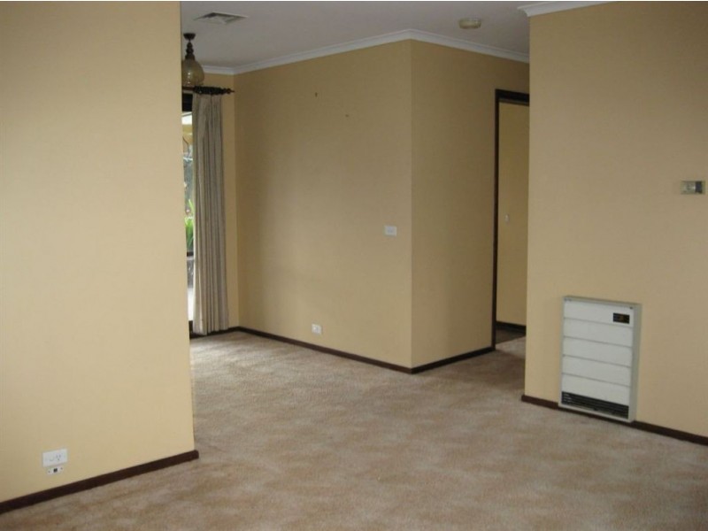 73 Luscombe Avenue, Carrum Downs VIC 3201