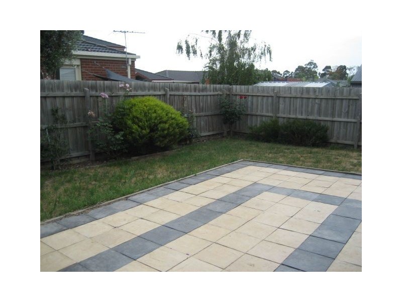 2 St Peters Close, Carrum Downs VIC 3201