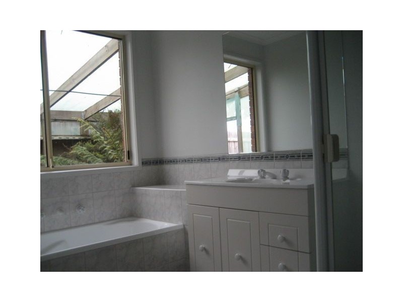 2 St Peters Close, Carrum Downs VIC 3201