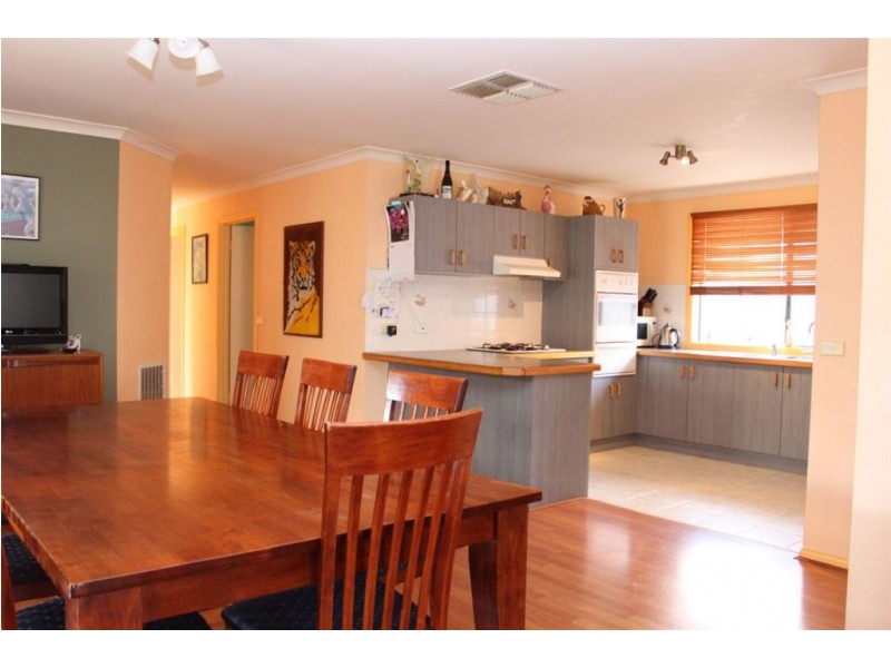 43 Oberon Drive, Carrum Downs VIC 3201