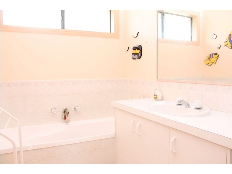 43 Oberon Drive, Carrum Downs VIC 3201