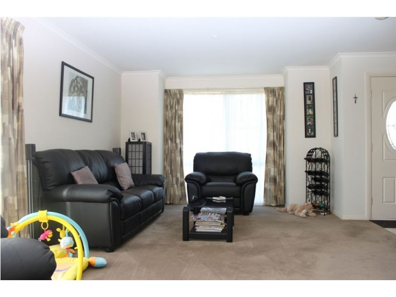 102 Rangeview Drive, Skye VIC 3977