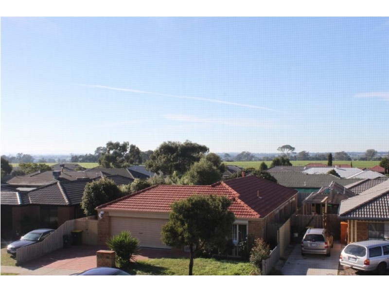 102 Rangeview Drive, Skye VIC 3977