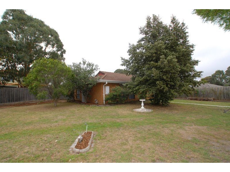 18 Whimbrel Crescent, Carrum Downs VIC 3201