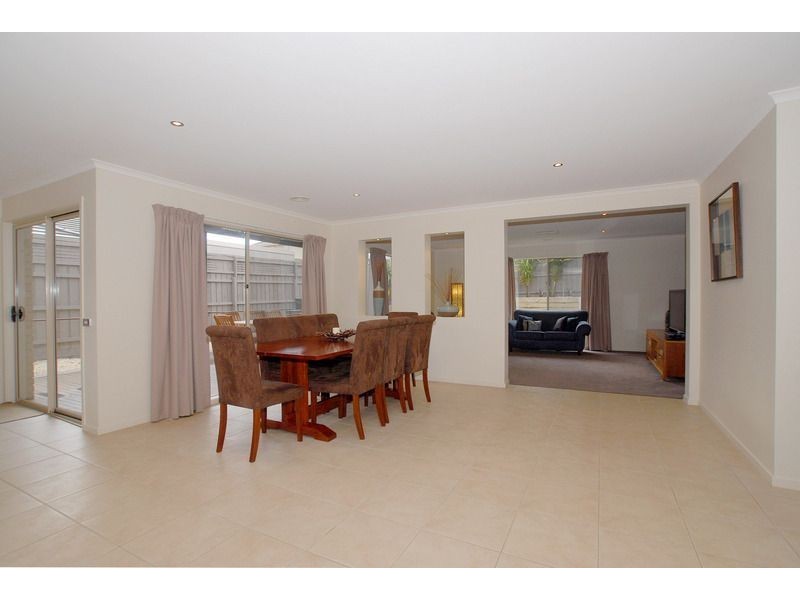 13 Emerald Rise, Skye VIC 3977