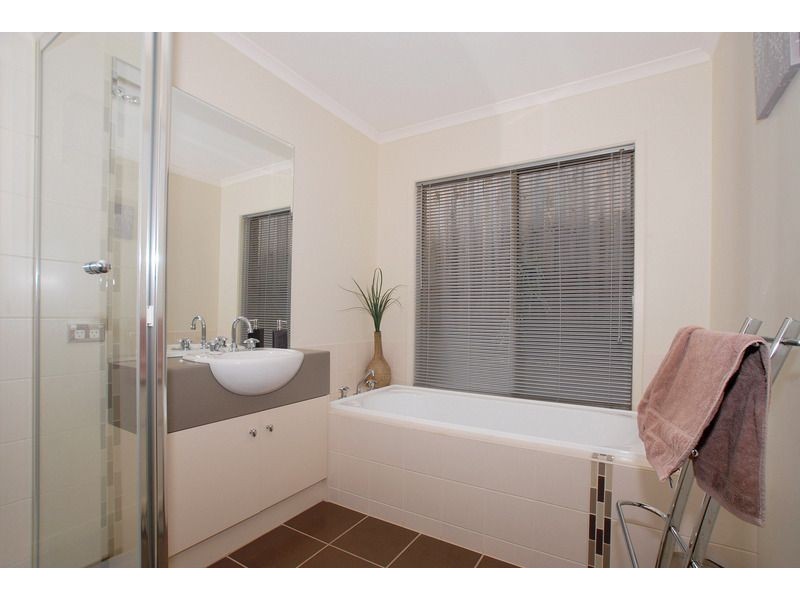 13 Emerald Rise, Skye VIC 3977