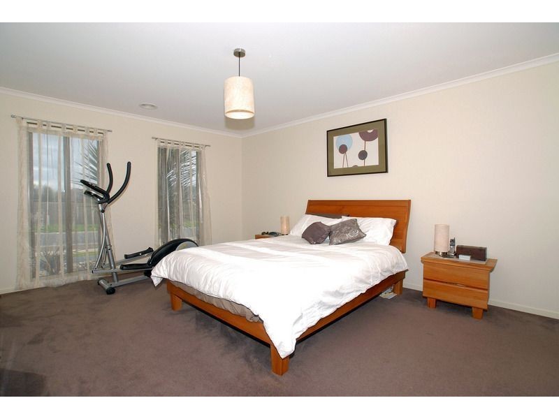 13 Emerald Rise, Skye VIC 3977