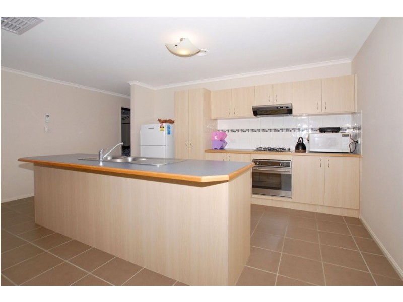 11 Esta Court, Carrum Downs VIC 3201