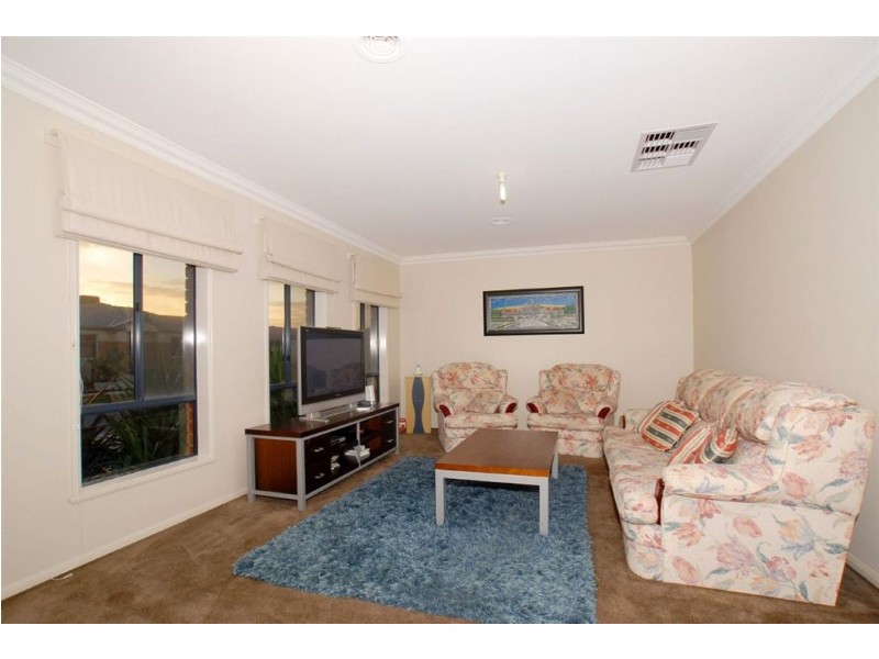 11 Esta Court, Carrum Downs VIC 3201