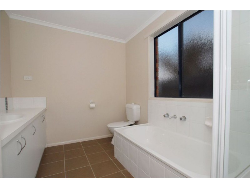 11 Esta Court, Carrum Downs VIC 3201