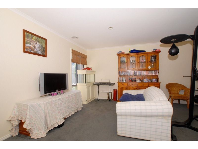 21 Chardonnay Drive, Skye VIC 3977