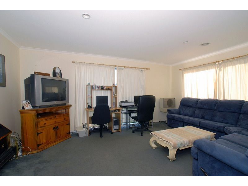 21 Chardonnay Drive, Skye VIC 3977