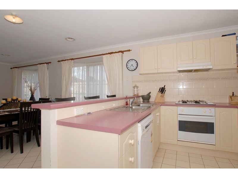 15 Market Court, Skye VIC 3977