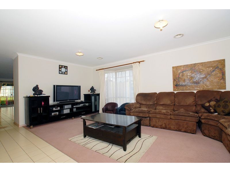 15 Market Court, Skye VIC 3977