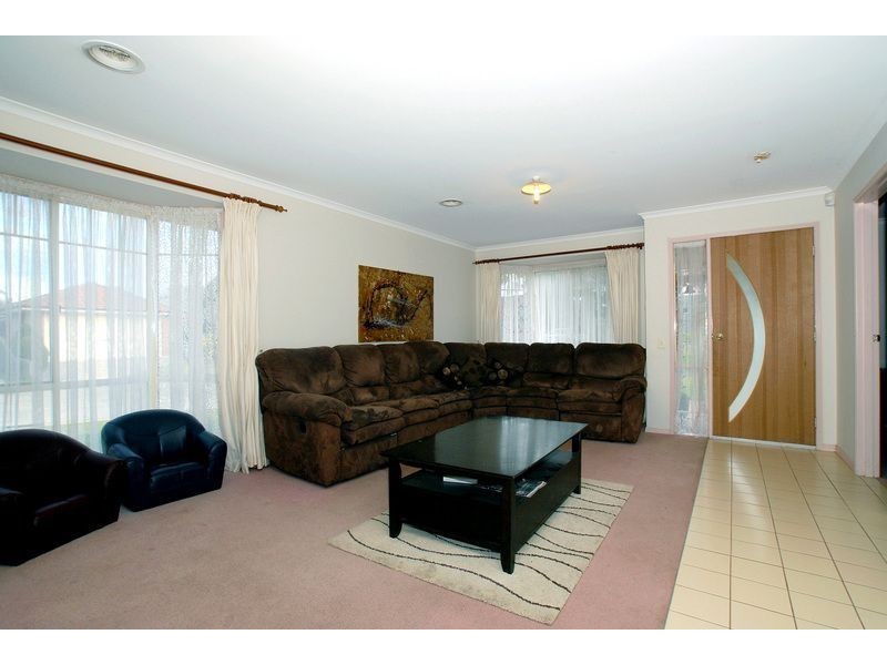 15 Market Court, Skye VIC 3977