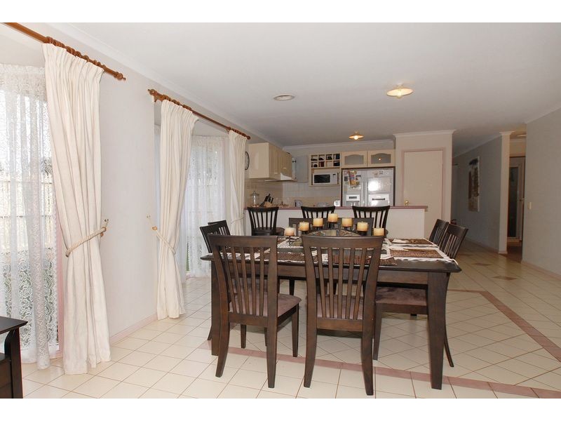 15 Market Court, Skye VIC 3977