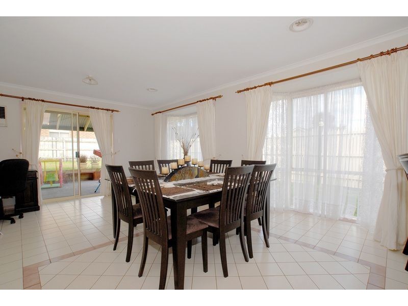 15 Market Court, Skye VIC 3977