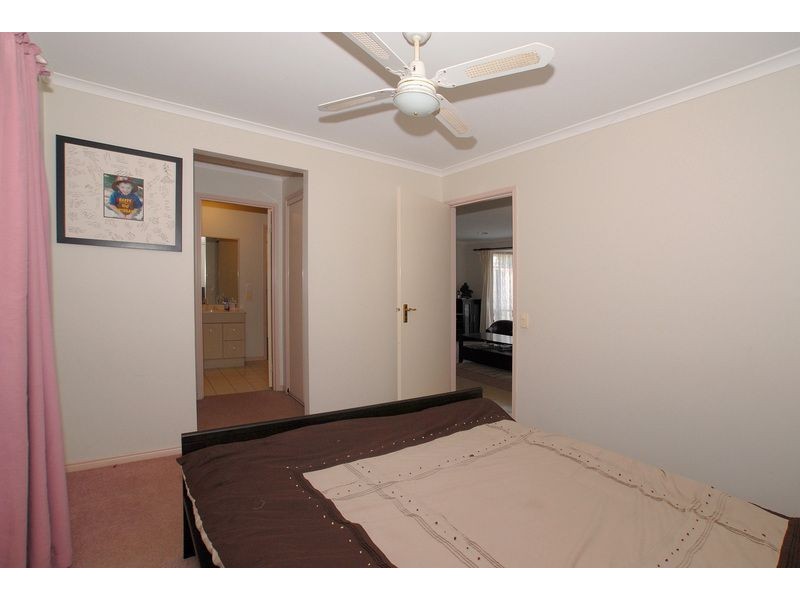 15 Market Court, Skye VIC 3977