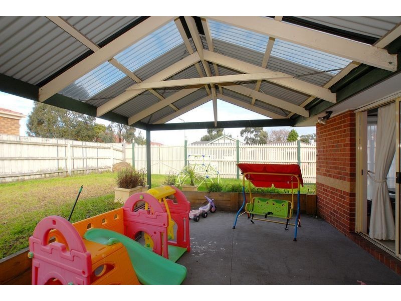 15 Market Court, Skye VIC 3977