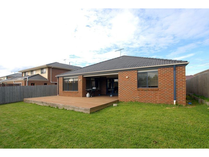 3 Manchester Drive, Skye VIC 3977