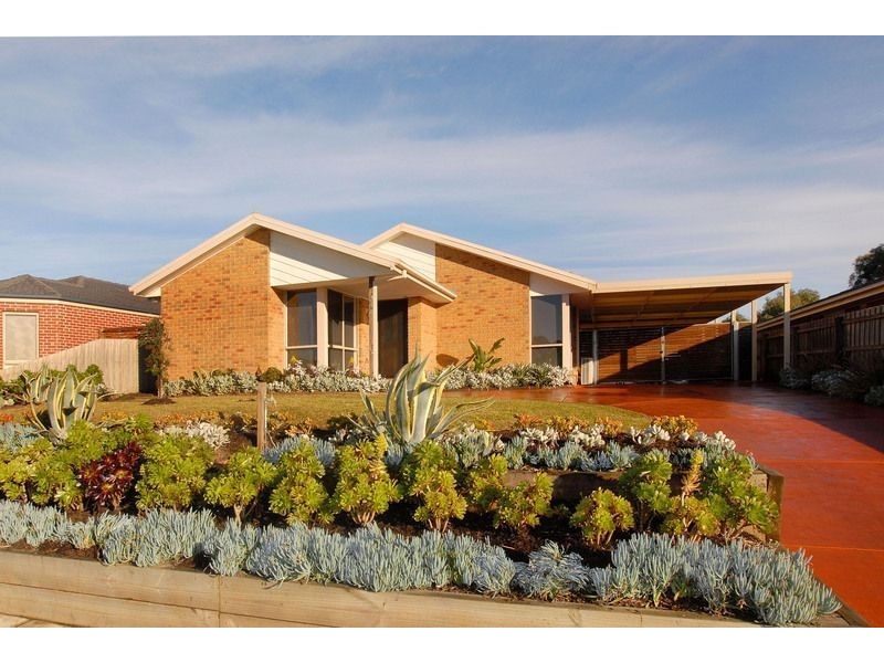 17 Hutchins Way, Skye VIC 3977