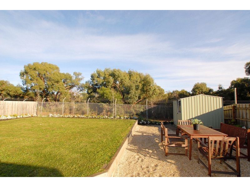 17 Hutchins Way, Skye VIC 3977
