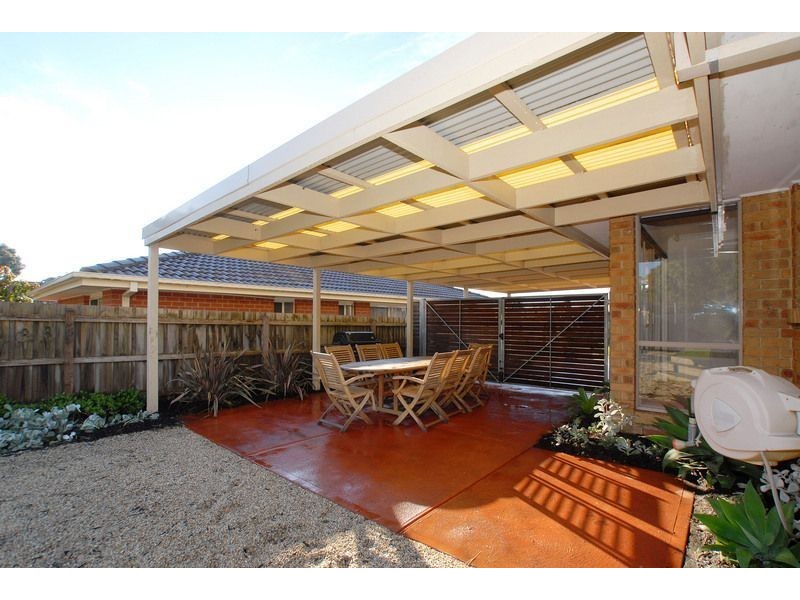 17 Hutchins Way, Skye VIC 3977