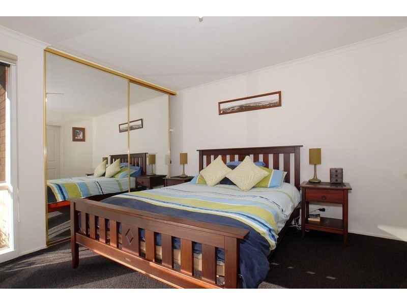 17 Hutchins Way, Skye VIC 3977