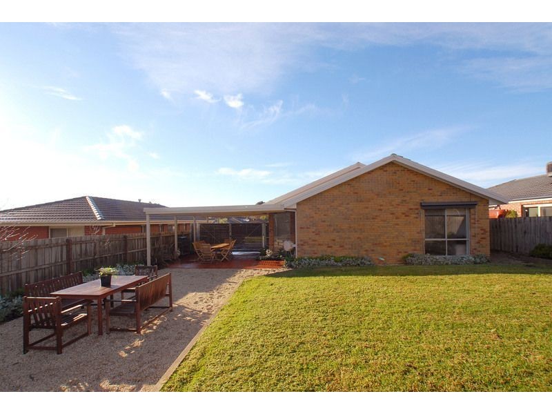 17 Hutchins Way, Skye VIC 3977
