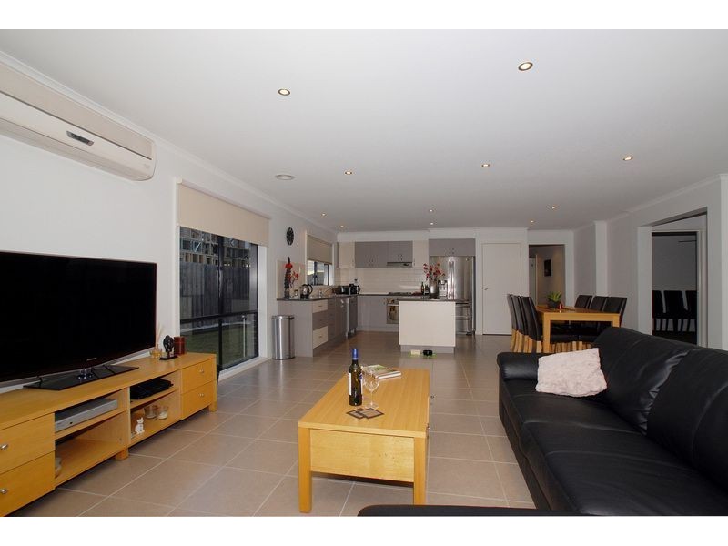 24 Scarlett Avenue, Carrum Downs VIC 3201