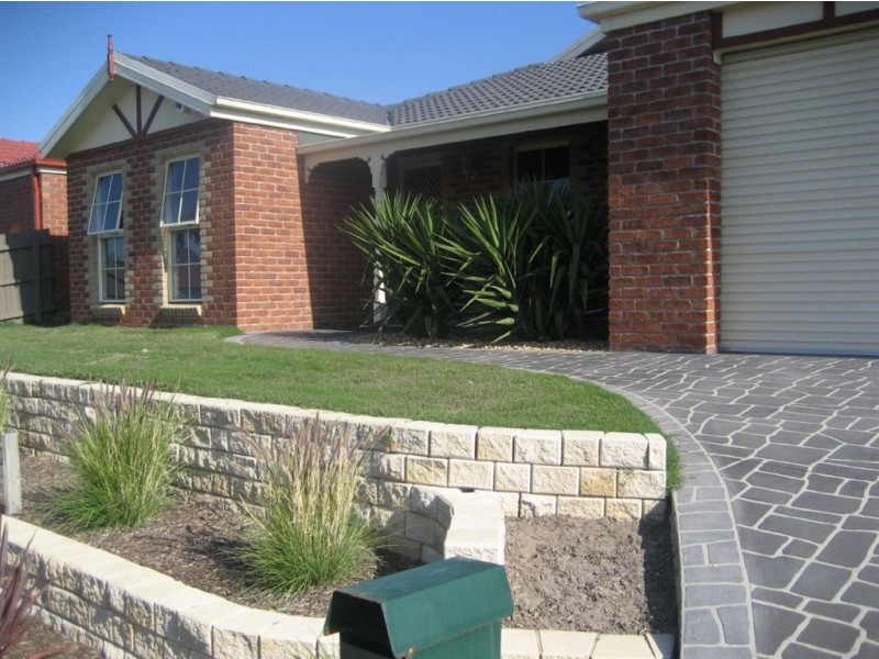 14 Edinburg Drive, Skye VIC 3977