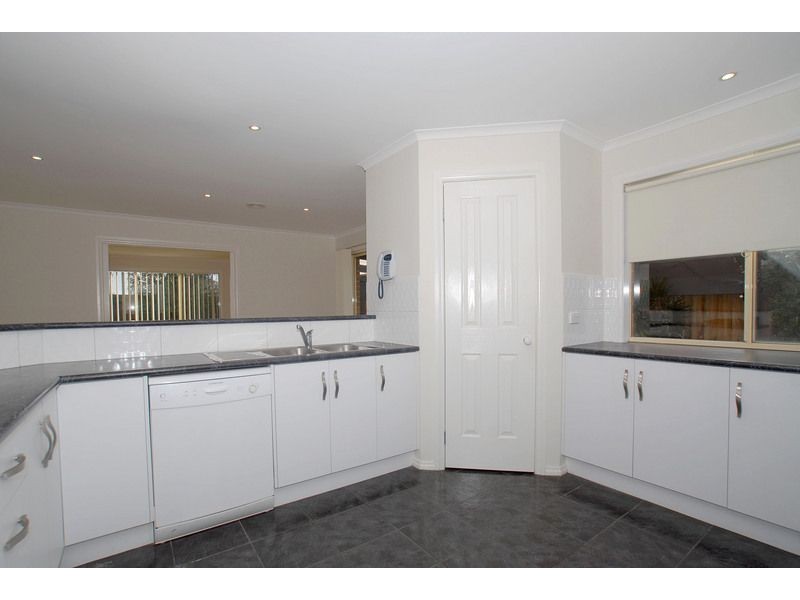 10 Balinga Drive, Skye VIC 3977