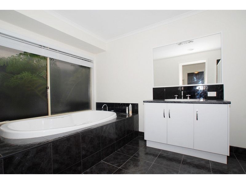 10 Balinga Drive, Skye VIC 3977