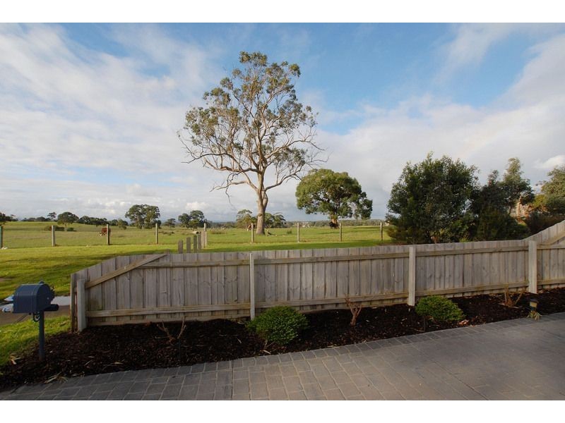 10 Balinga Drive, Skye VIC 3977