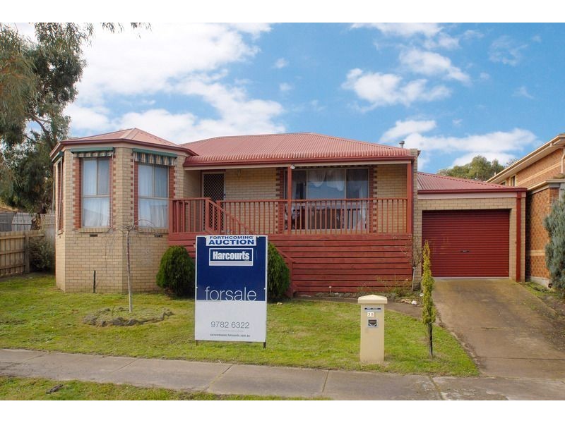 38 Oakwood Drive, Carrum Downs VIC 3201