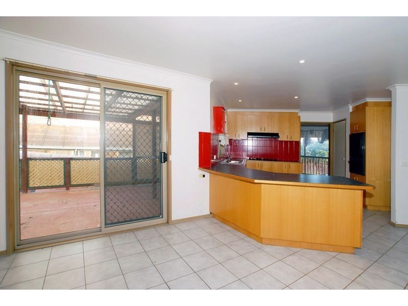 38 Oakwood Drive, Carrum Downs VIC 3201